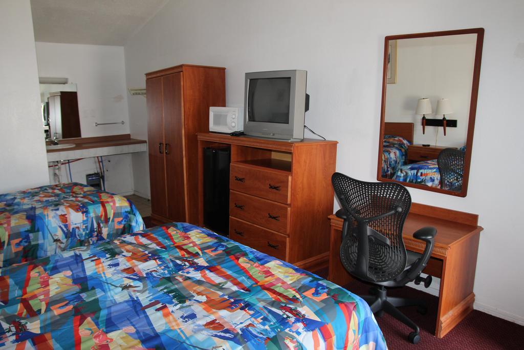 Frontier Motel Kingdom City エクステリア 写真